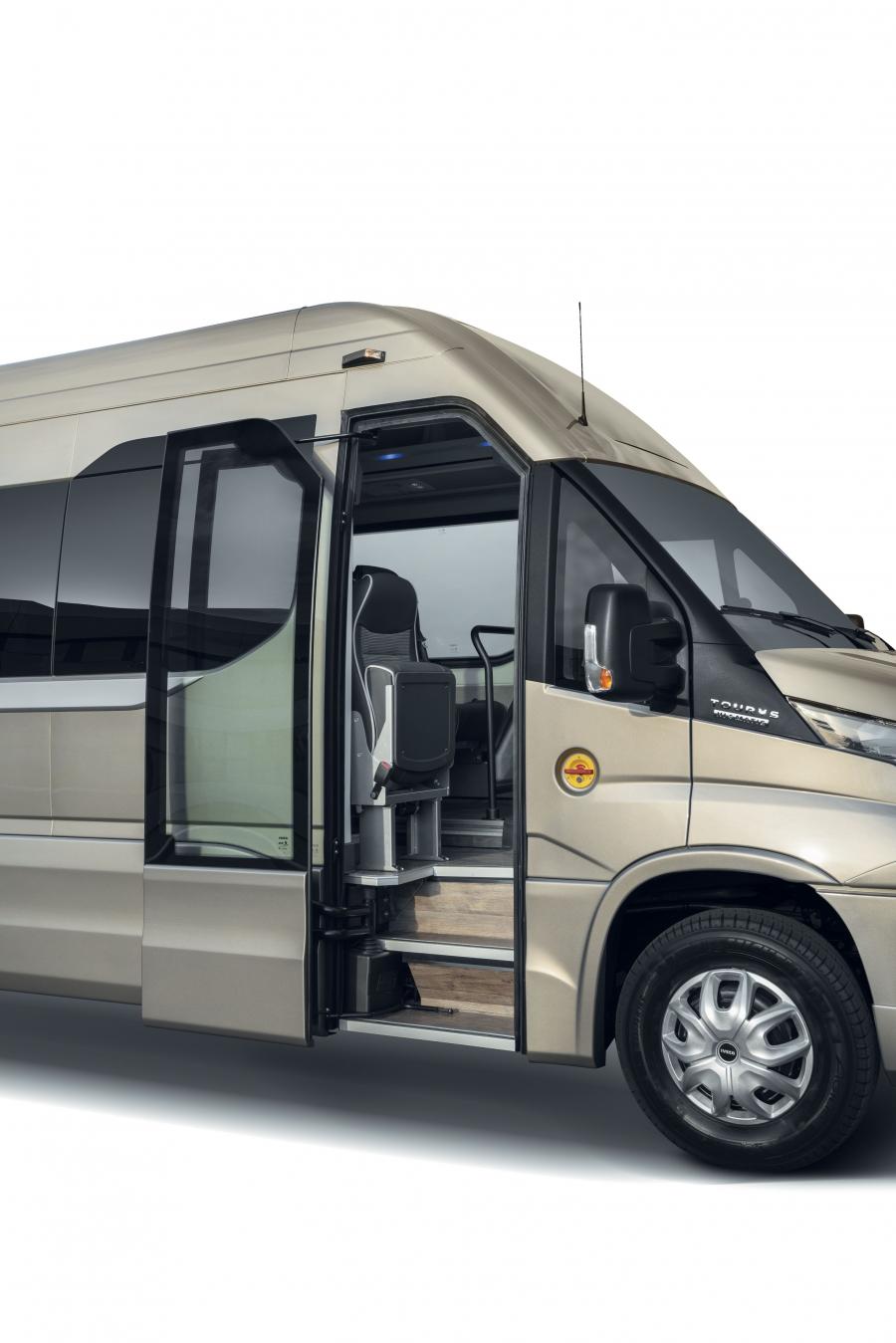Детали экстерьера Iveco Daily Tourys 2017 года  (фото 2 из 9)